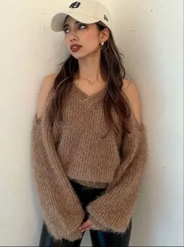 백 레이스업 샤기 니트탑