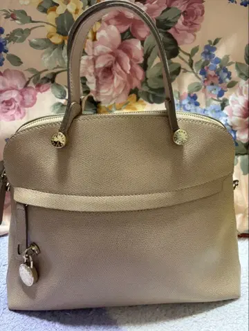 미사용 FURLA 베이지 핸드백 합성 피혁