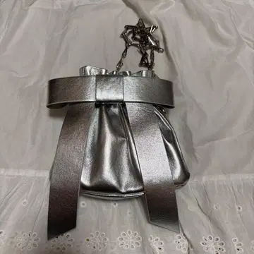 [ Ray BEAMS ] 메탈릭 실버 리본 숄더백