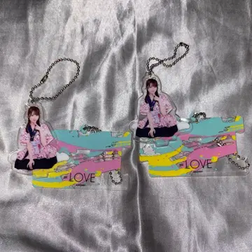 오타니 에미리 앉아 랜덤 아크릴 키링 이코노이조이 이코러브