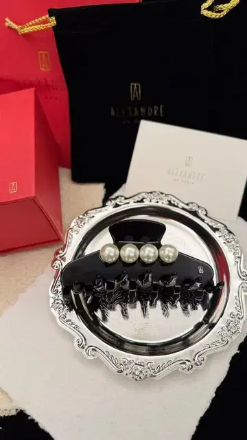 ALEXANDRE 펄 장식 블랙 헤어 클립