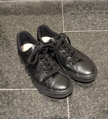 VEJA 가죽 스니커즈 23cm