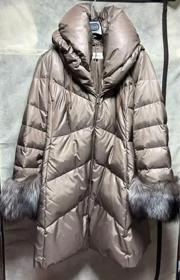 택 포함 미사용 새상품 MARINA RINALDI 브라운 다운 코트