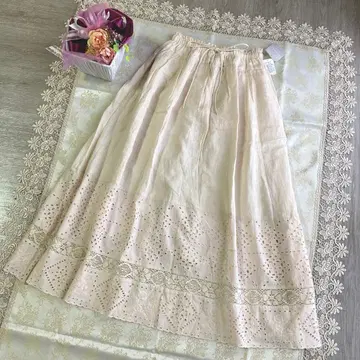 츠하루 바이 사만사 모스모스 새상품 밑단 스캘럽 레이스 자수 린넨 스커트