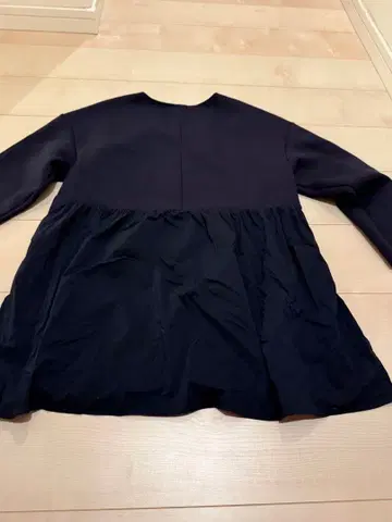 네이비 플레어 실루엣 긴팔 상의