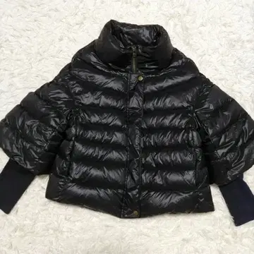 비어즐리 BEARDSLEY 숏 기장 볼륨 슬리브 다운 니트