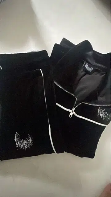 YXNGBRATZ 벨루어 세트업