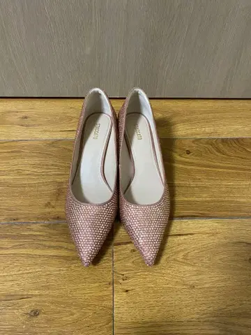 비즈 장식 핑크 스틸레토 하이힐