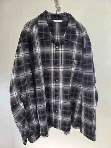 VICTIM 오픈 카라 체크 셔츠