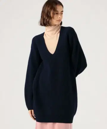 미사용 투모로우랜드 맥피 울 V넥 튜닉 풀오버