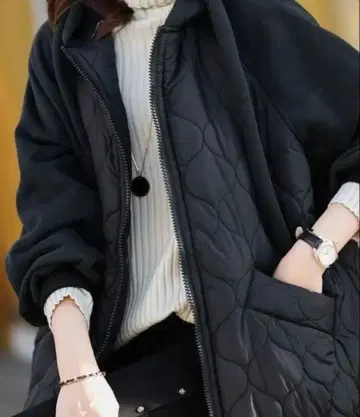 블랙 퀼팅 후드 부착 다운 자켓