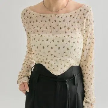 mystic 작은 꽃 셔링 T셔츠