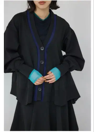 [미사용 새상품] [PLUS] 레이어드 페플럼 니트 가디건