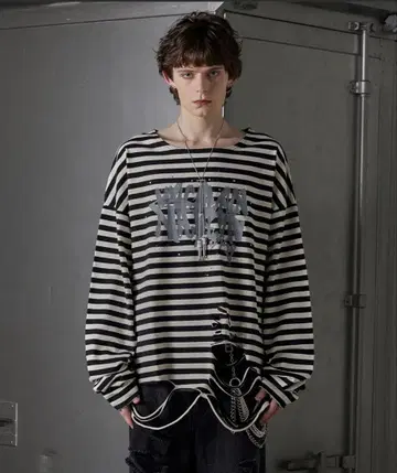 그랑시 올 패턴 큐빅 그래픽 롱T