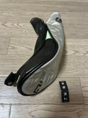 [미사용 새상품] Taylormade Qi 35 UT용 골프헤드커버