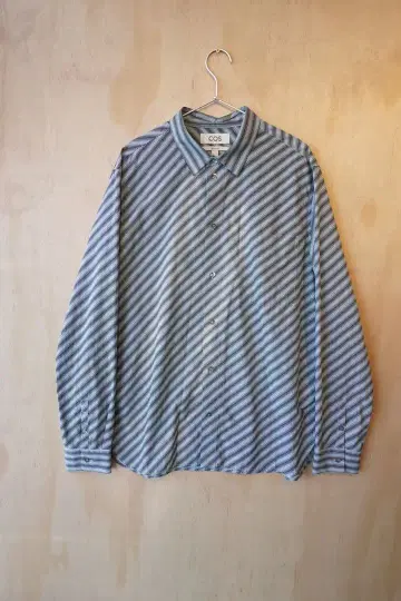COS 파랑과 화이트 스트라이프 긴팔 셔츠