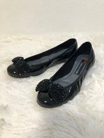 COMPOSITION9 비쥬 리본 에나멜 펌프스