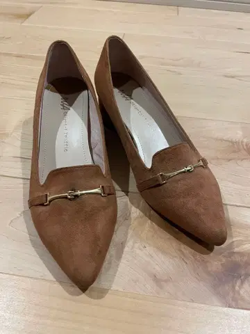 오리엔탈 트래픽 브라운 스웨이드 스틸레토 펌프스