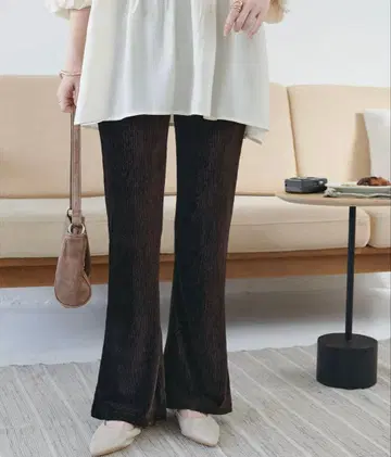 새상품 디스코트 벨로아 플리츠 플레어 팬츠 다크 브라운