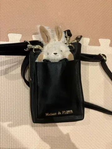 메종 드 플뢰르 스마트폰 파우치 토끼 마스코트 포함 블랙(블랙)