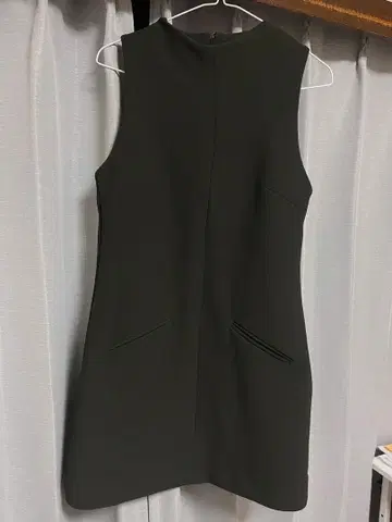 ZARA 슬리브리스 무릎 기장 원피스 올리브 그린