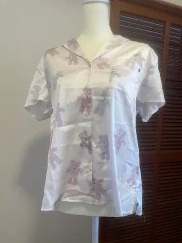 곰 무늬 새틴 룸웨어 숏 슬리브