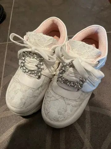 [ YOSUKE/요스케 ] 통굽 비쥬 버클 스니커즈 화이트 M 사이즈