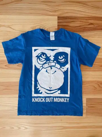 KNOCK OUT MONKEY 반팔 티셔츠 파랑 사인 포함