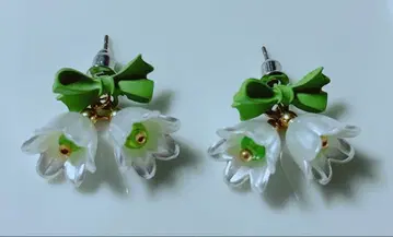 미사용품 꽃과 리본의 귀걸이