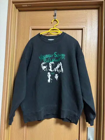 Younger Song 블랙 맨투맨