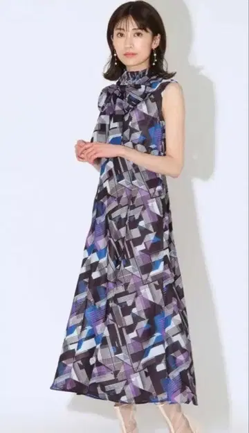 앙데팡당 기하학 패턴 슬리브리스 원피스