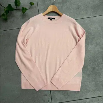 미사용 새상품 UNIQLO 3D 캐시미어 100% 핑크 크루넥 스웨터