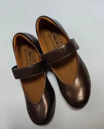 YONEX 파워크 스트랩 펌프스 브라운 24.0cm