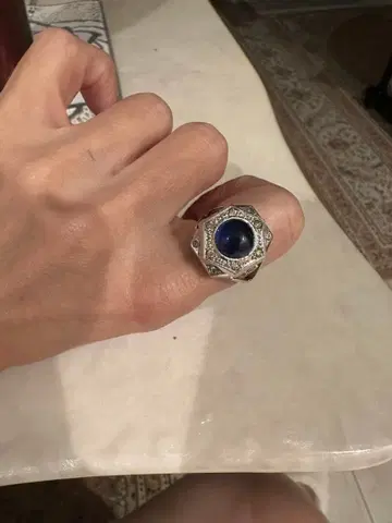 챈들러 파란색 스톤이 달린 팔각형 반지 시계