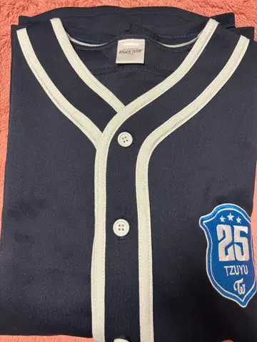 TWICE READY TO BE 쯔위 유니폼