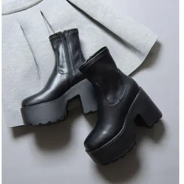 R&E 통굽 숏부츠 블랙 M 사이즈