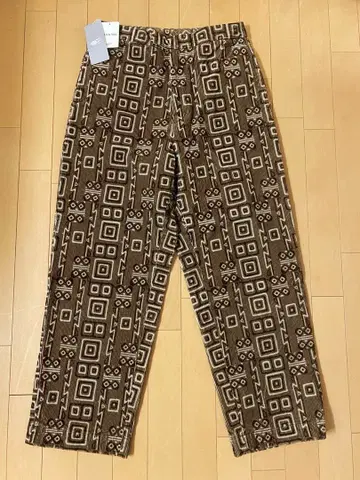 BEAMS PLUS 코듀로이 프린트 드로우 스트링 트라우저