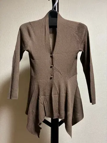 시빌라 레귤러헴 버튼 가디건