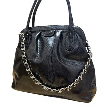 바나나 리퍼블릭 블랙 엠보 토트백 체인 핸들 포함