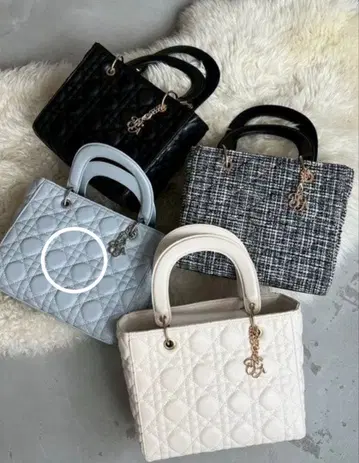 NICE CLAUP 참 포함 퀼팅 미니 토트백 색스 블루