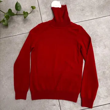 미사용 새상품 UNIQLO 빨간색 캐시미어 100% 터틀넥 스웨터 S