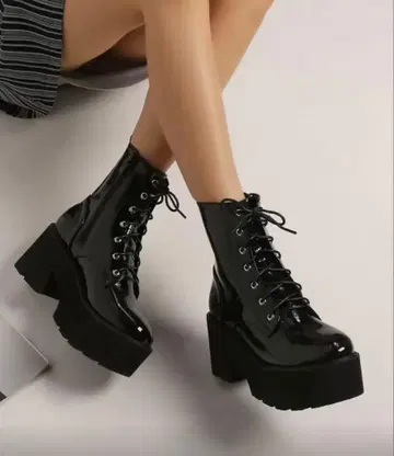 여성용 블랙 통굽 레이스업 부츠