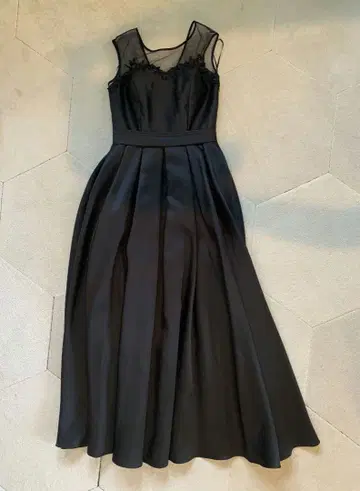 연주회 블랙 새틴 롱 드레스 레이스 장식 포함