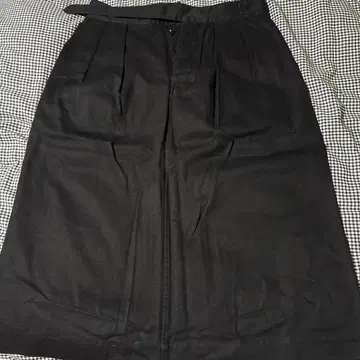 MHL 블랙 컬러 스커트