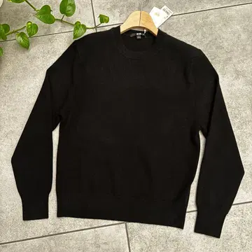미사용 새상품 UNIQLO 캐시미어 100% 블랙 크루넥 스웨터 긴팔 S