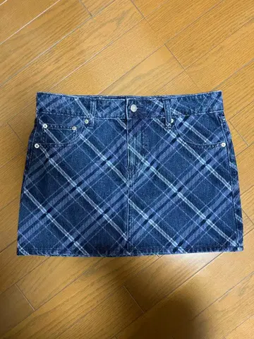 GAP 체크 무늬 미니 스커트