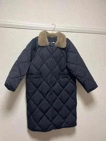 네이비 퍼(fur) 부착 다운 자켓