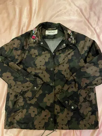 MUVEIL 카모 패턴 밀리터리 자켓