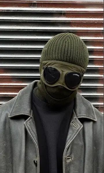 C.P. Company 고글 포함 니트 모자 발라클라바