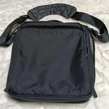 ace. 블랙 숄더백